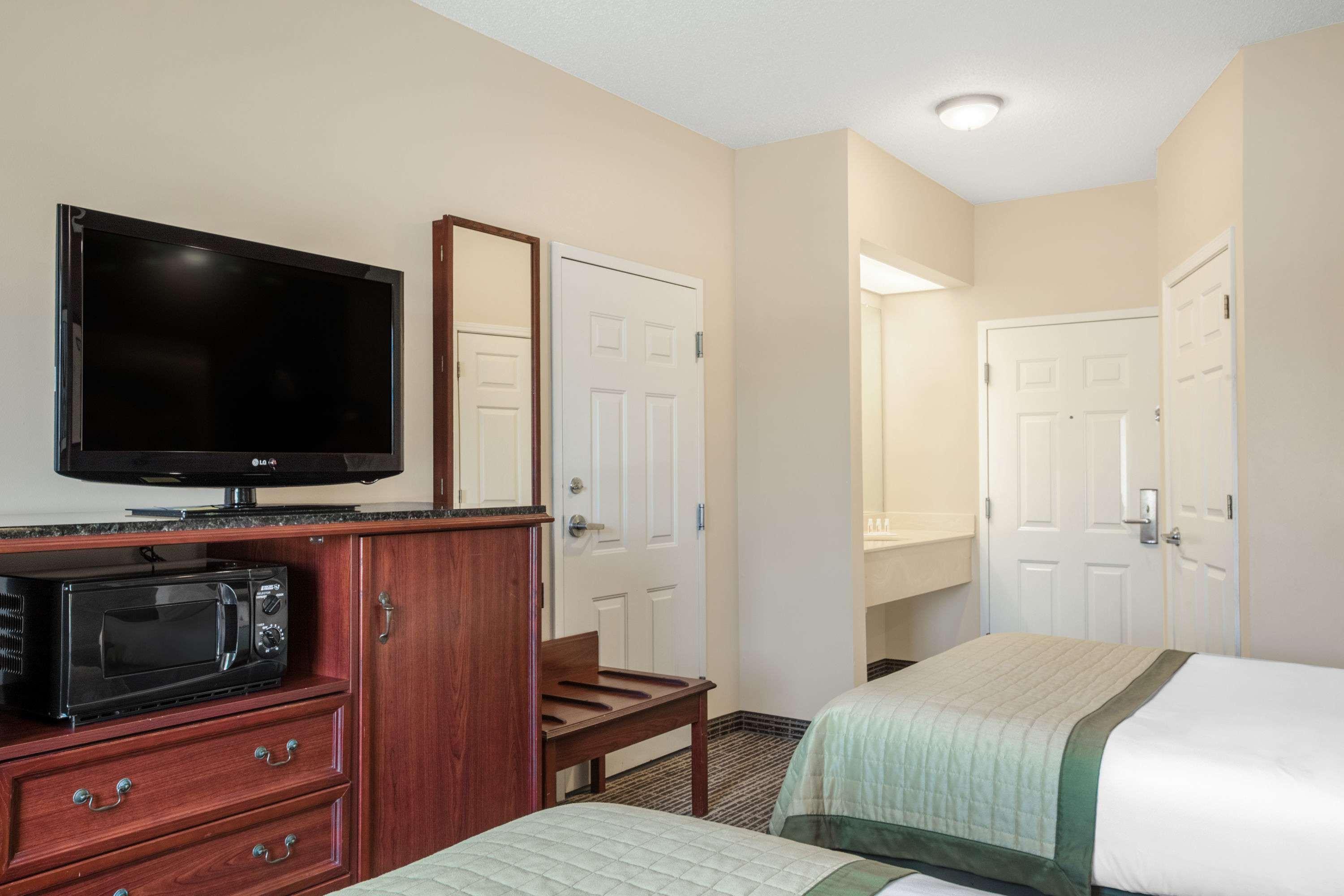 Baymont By Wyndham Lafayette Airport Hotel Exterior foto
