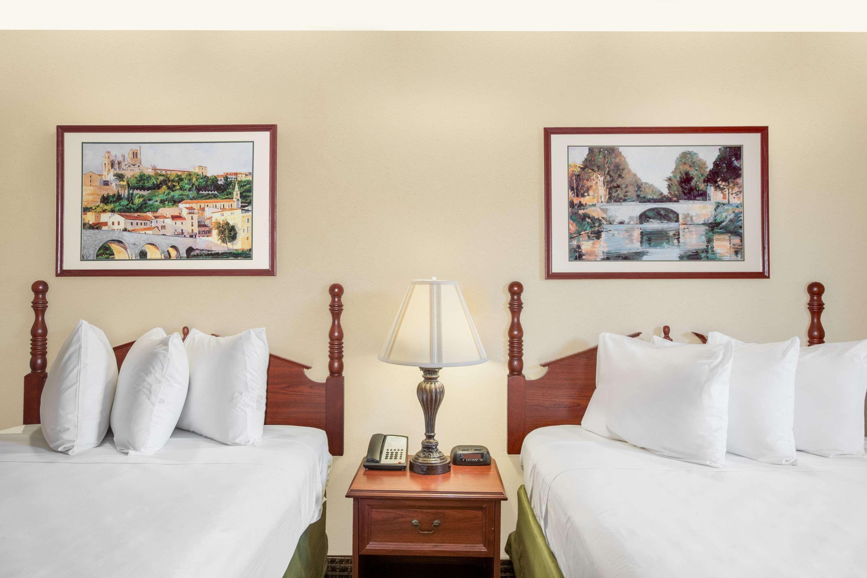 Baymont By Wyndham Lafayette Airport Hotel Exterior foto