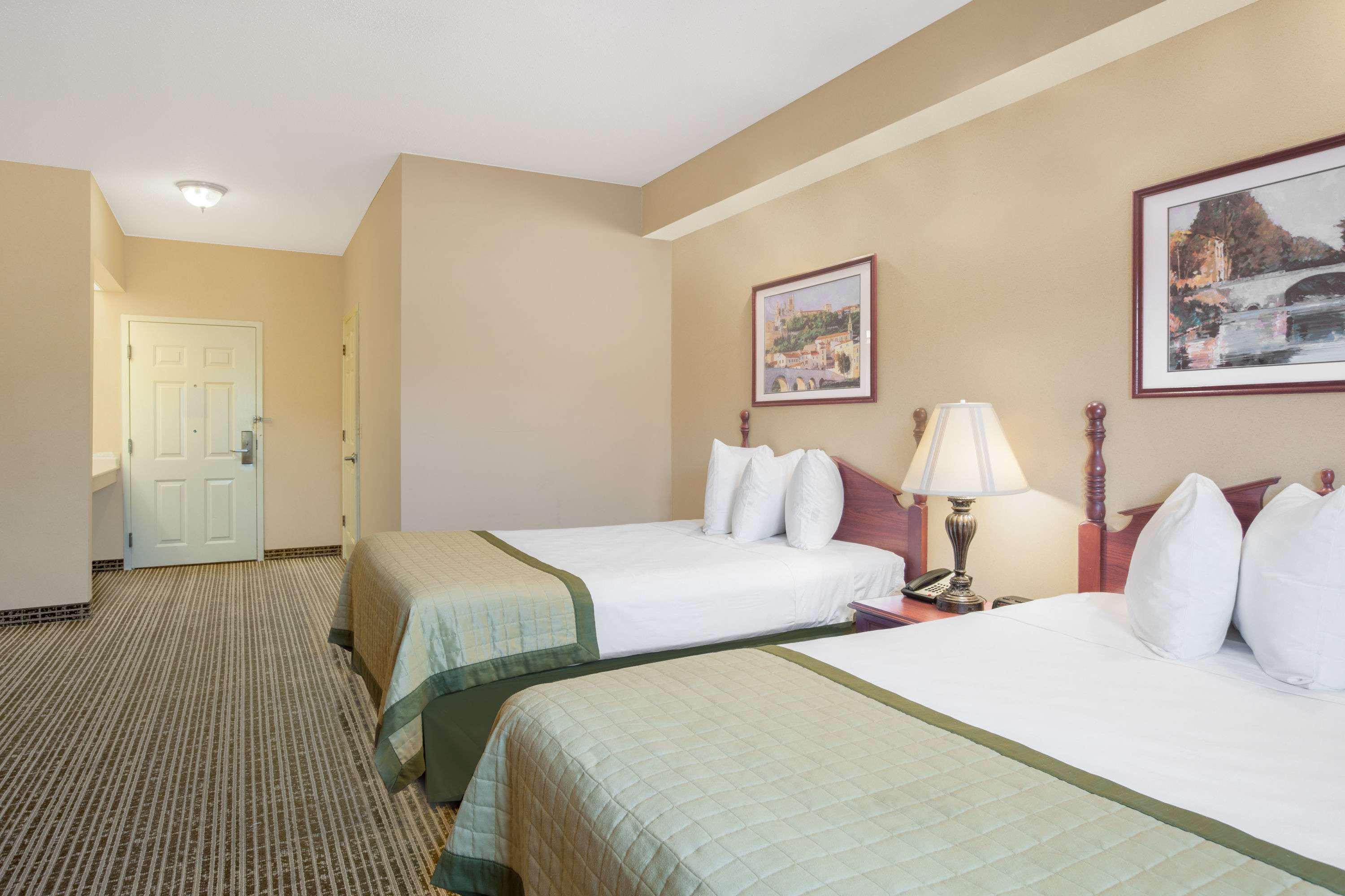 Baymont By Wyndham Lafayette Airport Hotel Exterior foto
